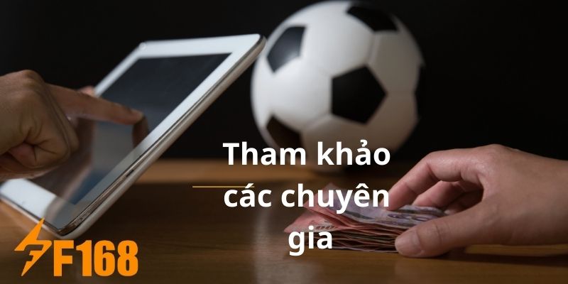 Tham khảo từ các chuyên gia là kinh nghiệm chơi cá cược bóng đá rất hiệu quả